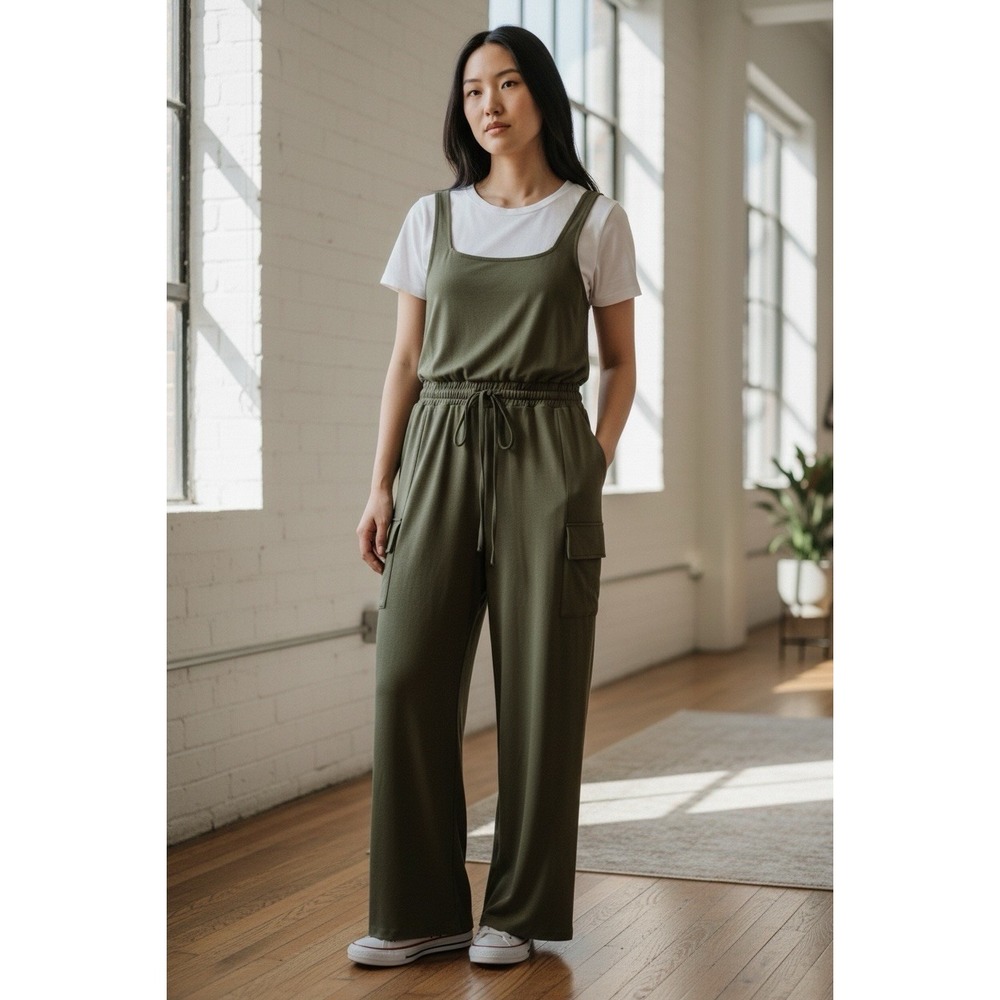 NWOT Almost Famous Sleeveless Romper Womens Size Medium M Ollive Green Pockets
